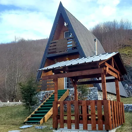 Jaktstuga Vilat Pllumaj Gropat e Selces