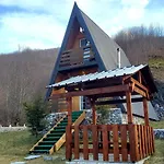 Деревянный коттедж Vilat Pllumaj Gropat e Selces