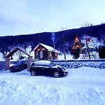 Деревянный коттедж Vilat Pllumaj