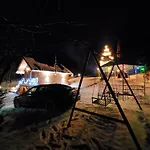 Деревянный коттедж Vilat Pllumaj