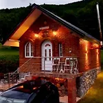 Деревянный коттедж Vilat Pllumaj *