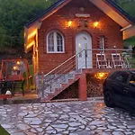 Vilat Pllumaj Gropat e Selces