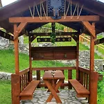 Деревянный коттедж Vilat Pllumaj