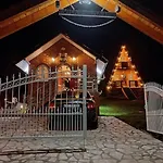 Vilat Pllumaj Деревянный коттедж *
