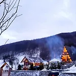 Vilat Pllumaj Деревянный коттедж *