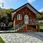 Деревянный коттедж Vilat Pllumaj