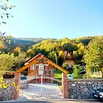 Vilat Pllumaj *