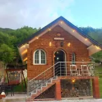 Деревянный коттедж Vilat Pllumaj