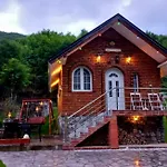 Деревянный коттедж Vilat Pllumaj *