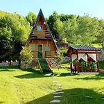 Деревянный коттедж Vilat Pllumaj *