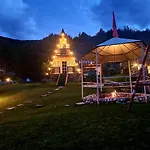 Vilat Pllumaj Деревянный коттедж