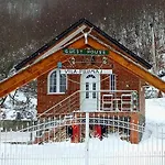 Деревянный коттедж Vilat Pllumaj Gropat e Selces