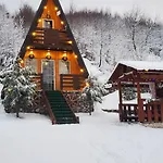 Деревянный коттедж Vilat Pllumaj
