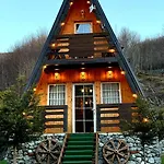 Vilat Pllumaj Деревянный коттедж Gropat e Selces
