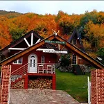 Деревянный коттедж Vilat Pllumaj Gropat e Selces