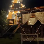 Vilat Pllumaj Деревянный коттедж Gropat e Selces