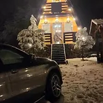 Vilat Pllumaj Деревянный коттедж Gropat e Selces