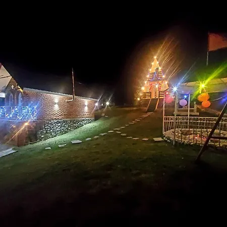 Vilat Pllumaj بيت خشبي