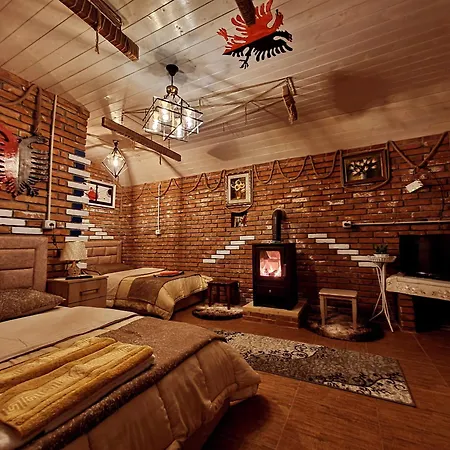 אכסניה Vilat Pllumaj Gropat e Selces