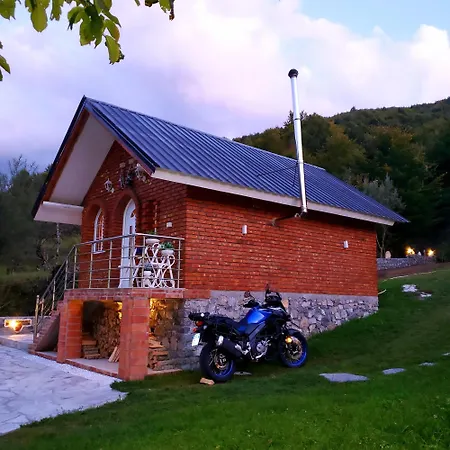 Vilat Pllumaj *