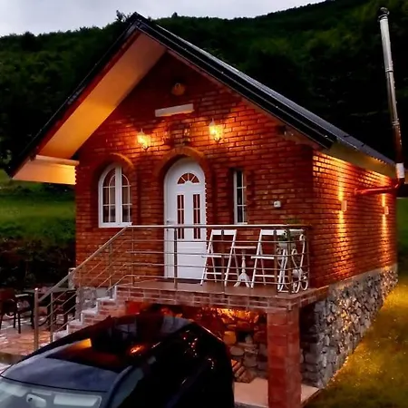 Lodge Vilat Pllumaj *