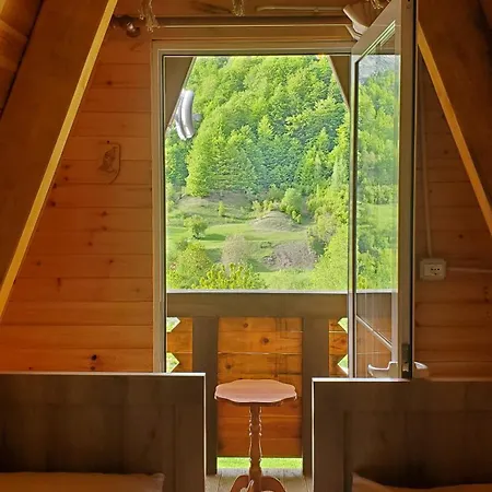 Vilat Pllumaj Lodge Gropat e Selces