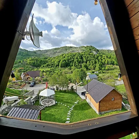 Lodge Vilat Pllumaj Gropat e Selces