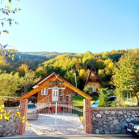 Vilat Pllumaj *