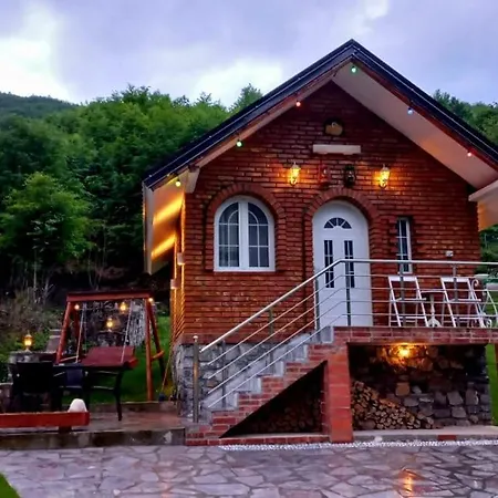 Lodge Vilat Pllumaj *