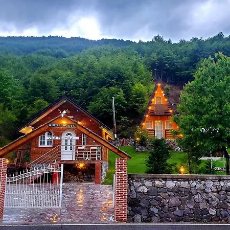 Vilat Pllumaj Деревянный коттедж *