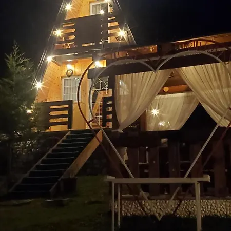 Vilat Pllumaj بيت خشبي Gropat e Selces