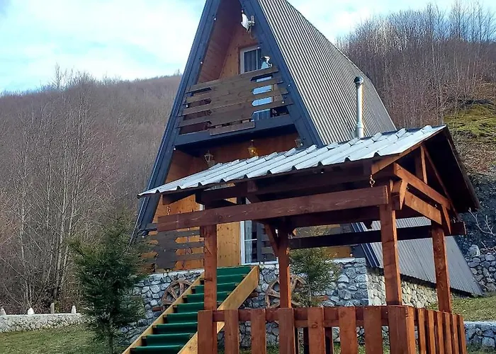 山林小屋 Vilat Pllumaj Gropat e Selces