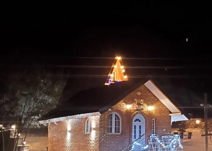 Vilat Pllumaj 山林小屋