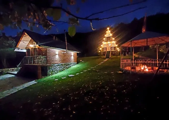 山林小屋 Vilat Pllumaj *