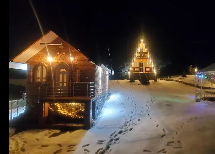 Vilat Pllumaj 山林小屋 Gropat e Selces