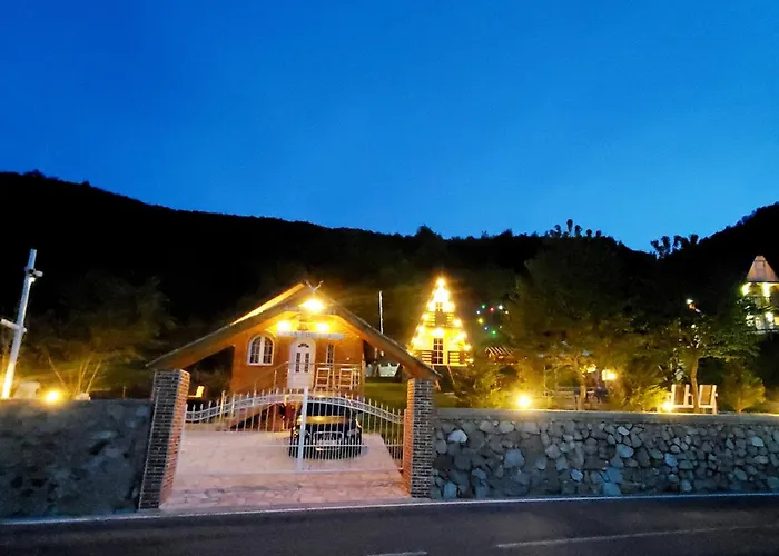 山林小屋 Vilat Pllumaj *