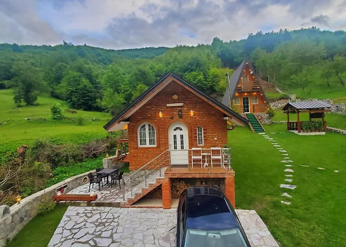 Vilat Pllumaj 山林小屋 Gropat e Selces