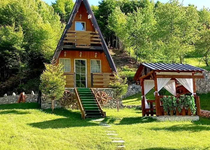 山林小屋 Vilat Pllumaj *