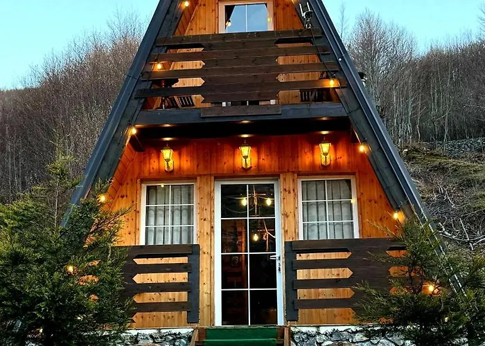 Vilat Pllumaj 山林小屋 Gropat e Selces