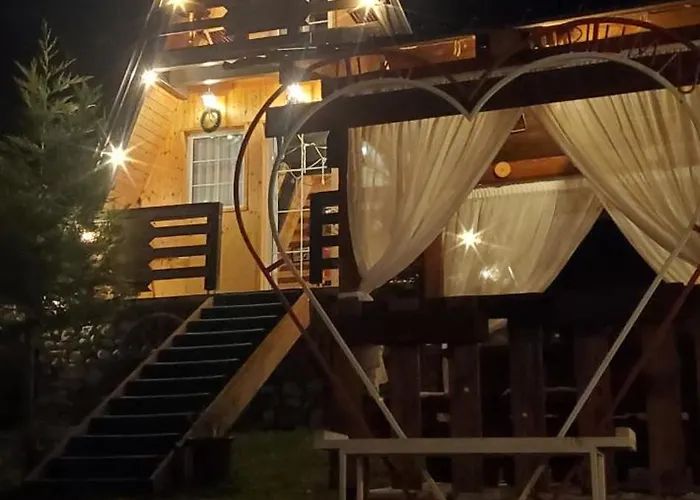 Vilat Pllumaj 山林小屋 Gropat e Selces